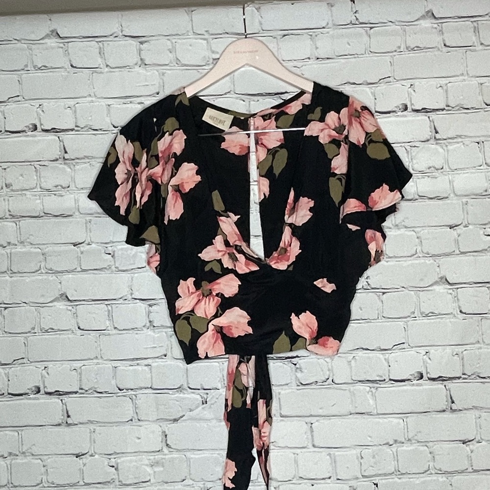LUCYLOVE flutter sleeve crop top slit back tie waist size small